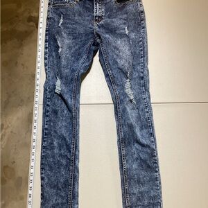 Distressed Skinny Jeans in Blue